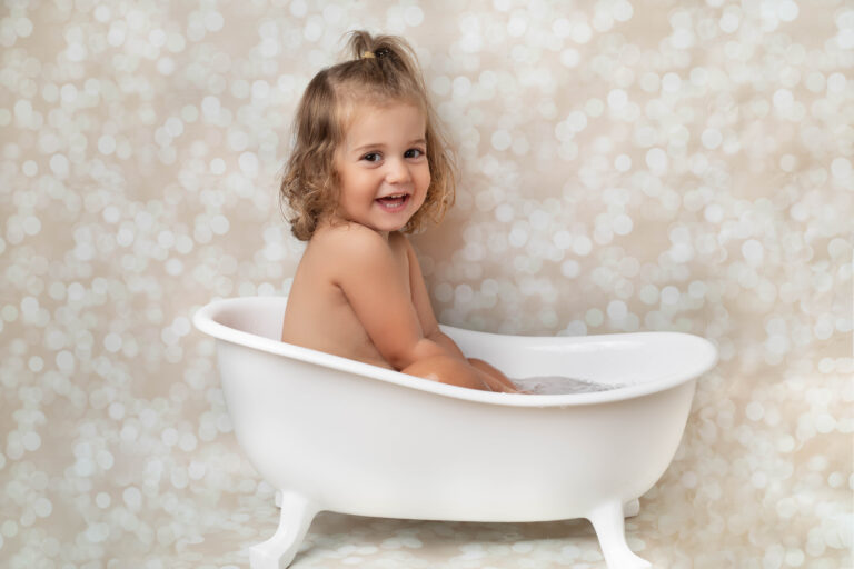 Photographe Enfant Suisse - séance baignoire enfant 1 | Sindy Photography