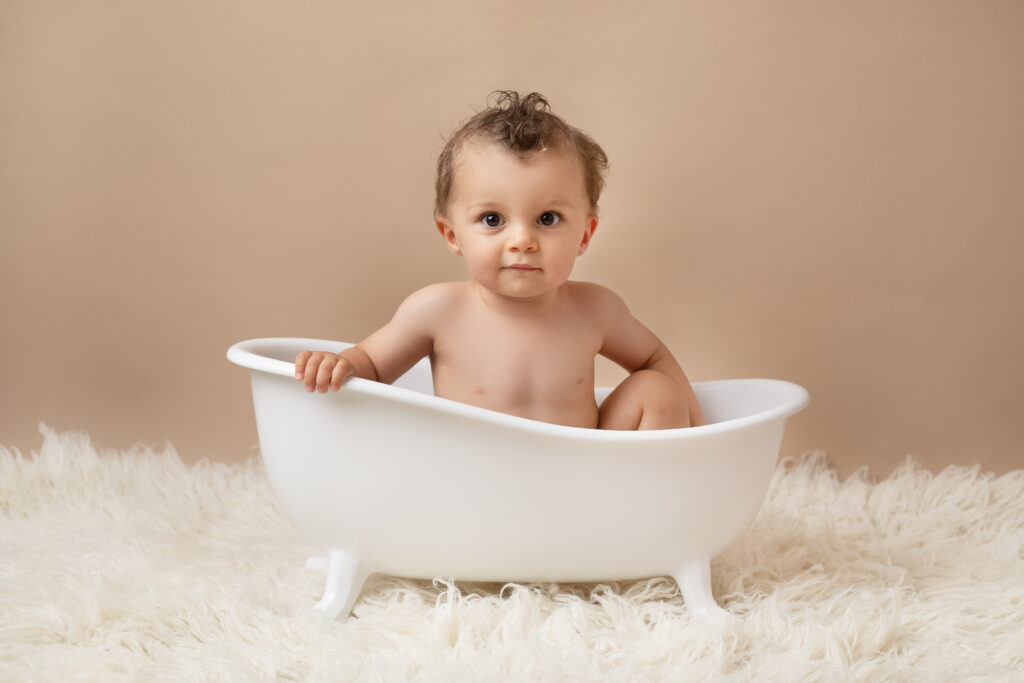 Photographe Enfant Suisse - séance baignoire enfant 1 | Sindy Photography
