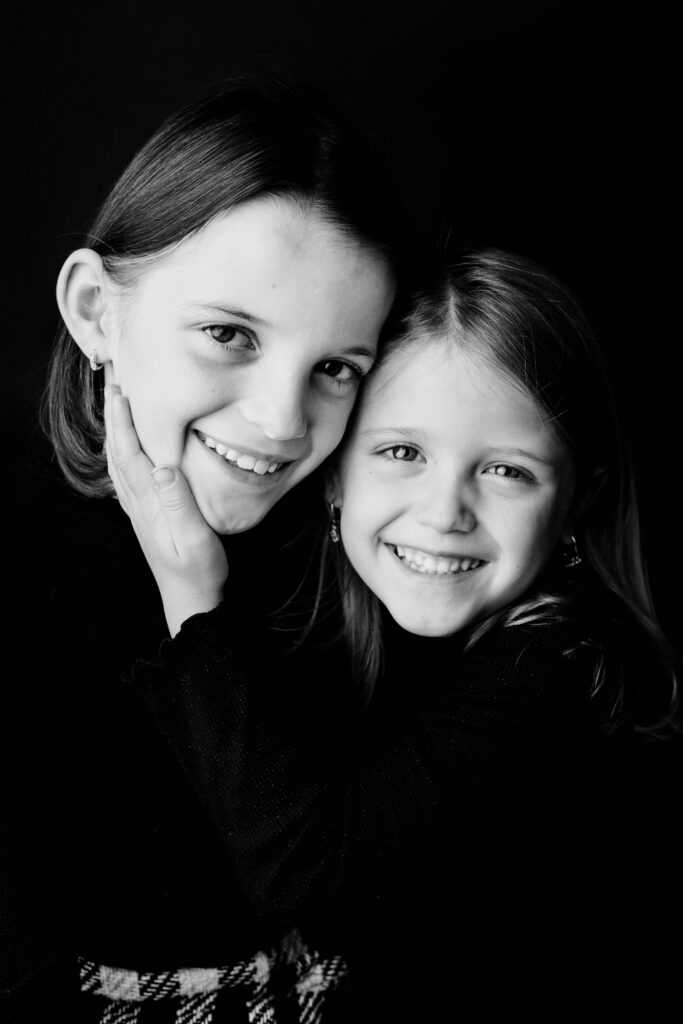 Photographe Portrait Suisse - Portrait en noir et blanc enfant 14 | Sindy Photography