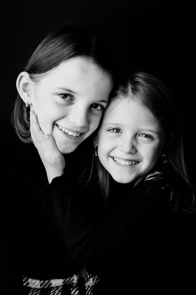 Photographe Portrait Suisse - Portrait en noir et blanc enfant 14 | Sindy Photography